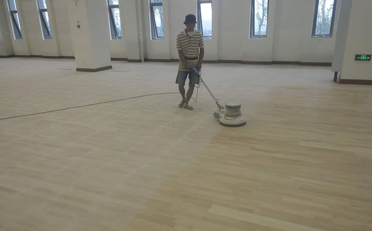 楓木體育館木地板翻新方案