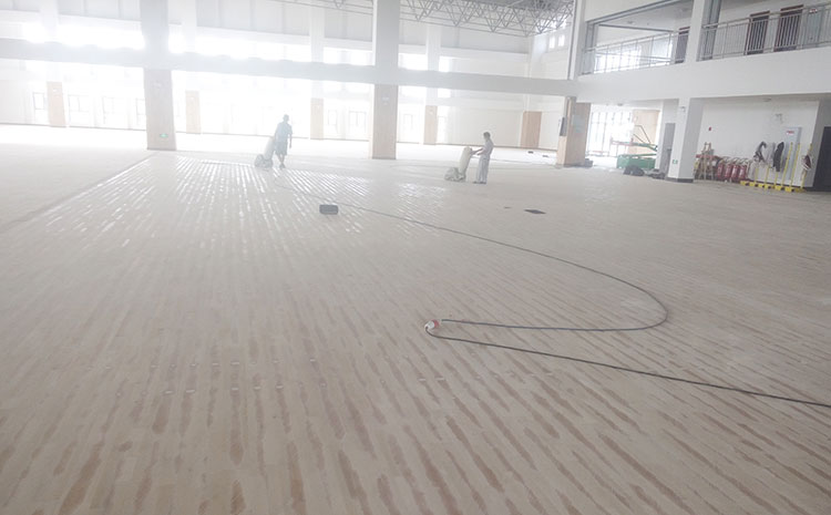 橡膠木風雨操場木地板安裝需要注意什么