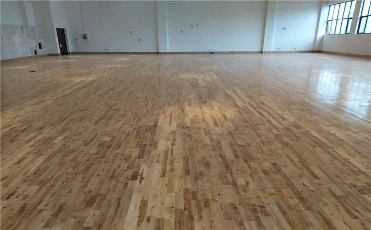 國內風雨操場木地板起鼓怎么維修