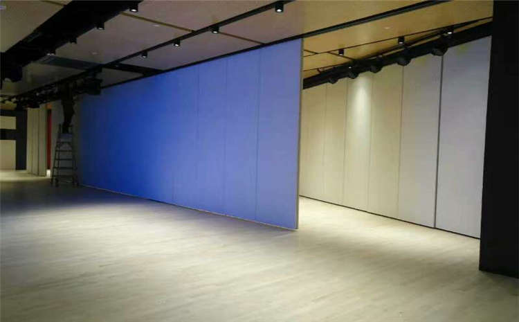 體育館木地板漆面刷漆這么做?