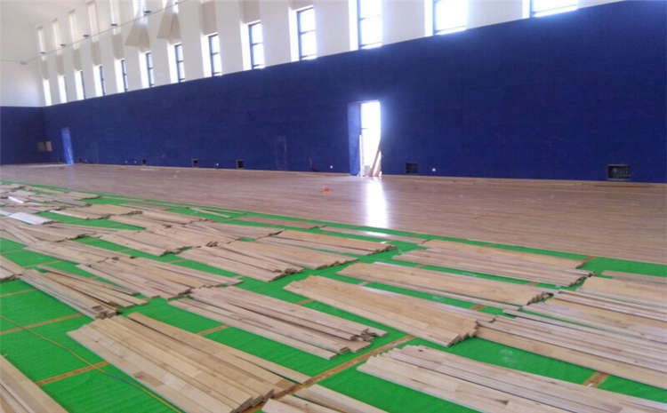 安徽松木舞臺木地板一平多少錢？