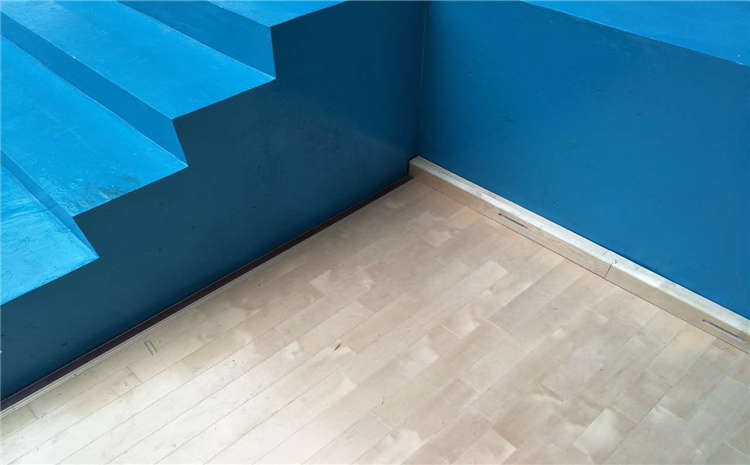 羽毛球場館地面鋪裝什么結構比較好?