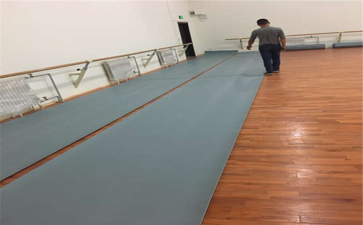 橡木體育木地板可以翻新嗎