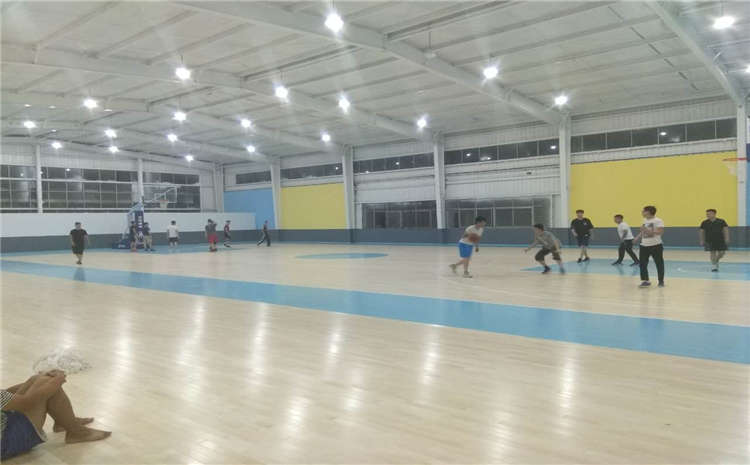 24厚籃球場木地板打磨翻新是什么