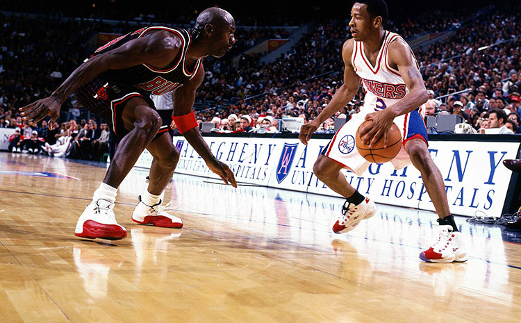 體育館鋪裝的實木運動地板出現變色原因