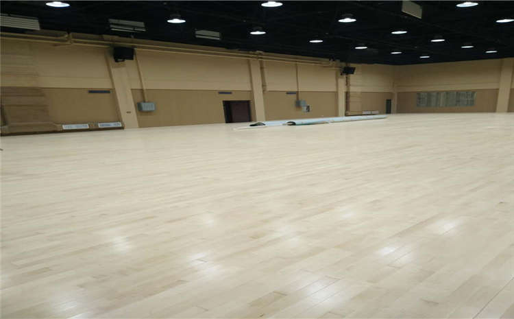 楓樺木籃球木地板翻新要點