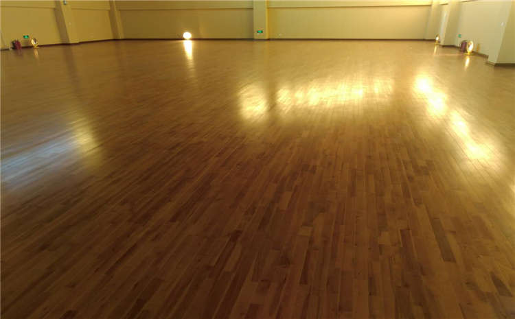 專業的排球館木地板怎么保養?