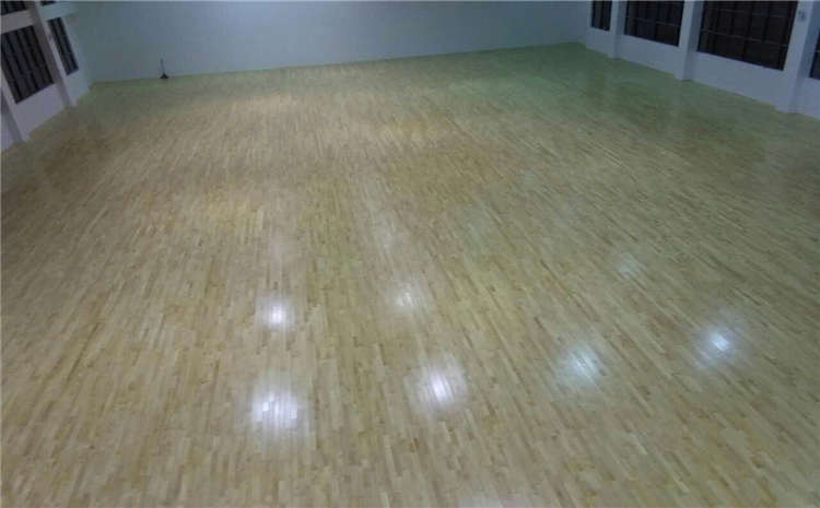 指接板羽毛球館木地板安裝工藝