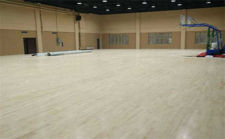 22厚羽毛球館木地板怎么維修?