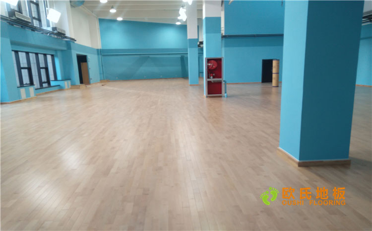 新疆烏魯木齊羽毛球館乒乓球館單龍骨木地板案例